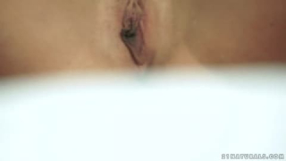 Immagine Una bionda super arrapata si fa penetrare nel culetto con molta voglia