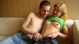 Immagine Ecco come fare sesso con la cugina in porno teen da godere!